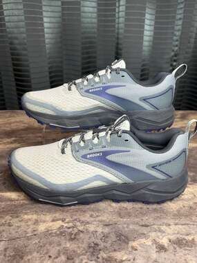 NWOT Women’s Brooks Divide 2.